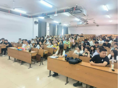 筑夢舞臺 繪影未來 2025級戲劇影視美術(shù)設(shè)計專業(yè)教育培訓會順利召開